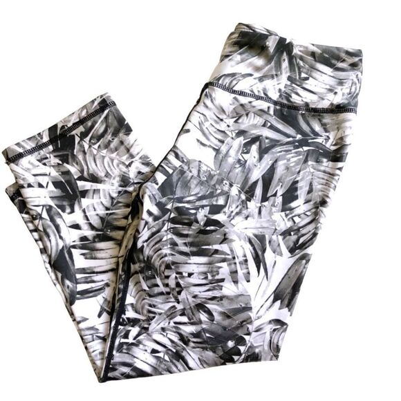 prAna Black‎ Paradise Roxanne Capri Palm Tropical Leggings Size Small - Picture 1 of 10